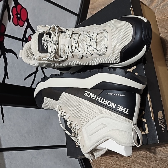 The North Face Activist Mid Futurelight Hiking Boots 11 NWB - Picture 2 of 9